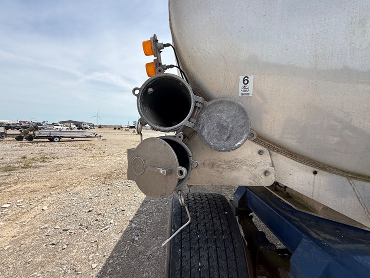 #9657-•-1996-weld-it-s/a-5400gal-fuel-trailer-1w9t23269tl010011-inv#:-9657-image-42