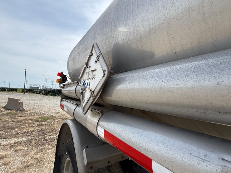 #9657-•-1996-weld-it-s/a-5400gal-fuel-trailer-1w9t23269tl010011-inv#:-9657-image-57
