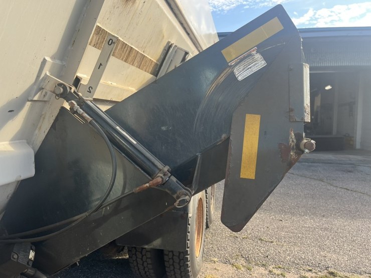 #1249-•-2011-navistar-7600-sba-6x4-2010-mixer-truck-image-44