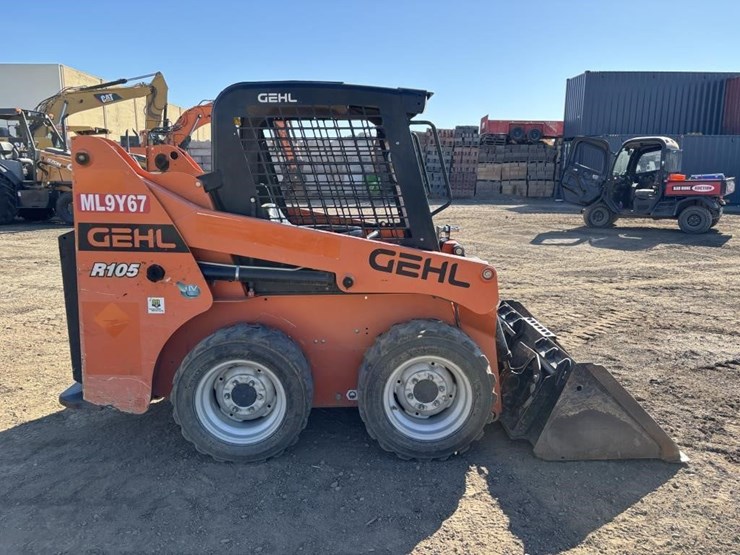 2019-gehl-r105-image-7