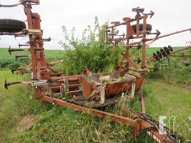 wil-rich-22'-older-field-cultivator-23-image-1