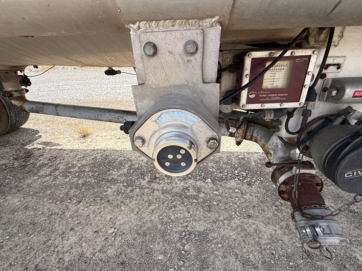 #9657-•-1996-weld-it-s/a-5400gal-fuel-trailer-1w9t23269tl010011-inv#:-9657-image-52