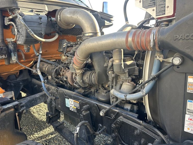 2023-kenworth-w990-image-46