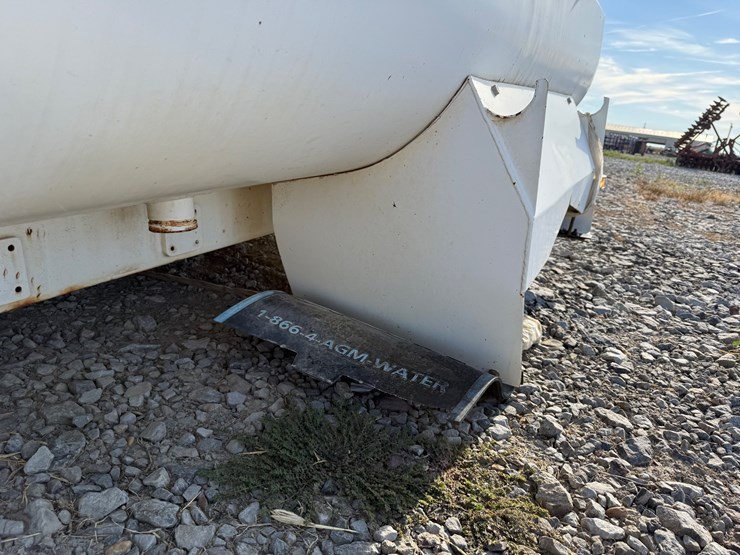 #5024-•-agm-agmc9l-~2000gal-water-tank-truck-bed-inv#:-5024-image-34