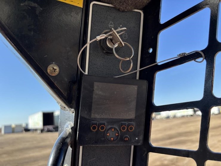 2019-gehl-r105-image-28