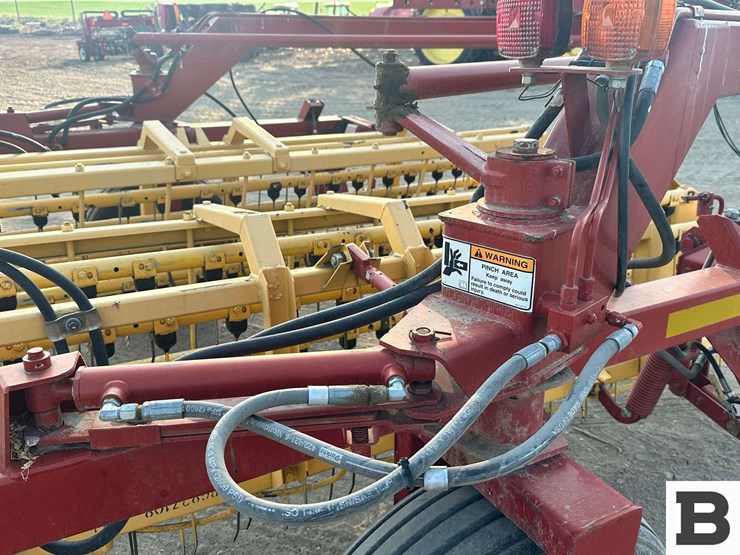new-holland-216-image-26