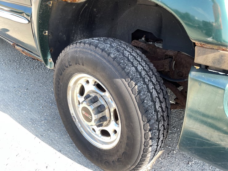 2003-gmc-2500-image-21