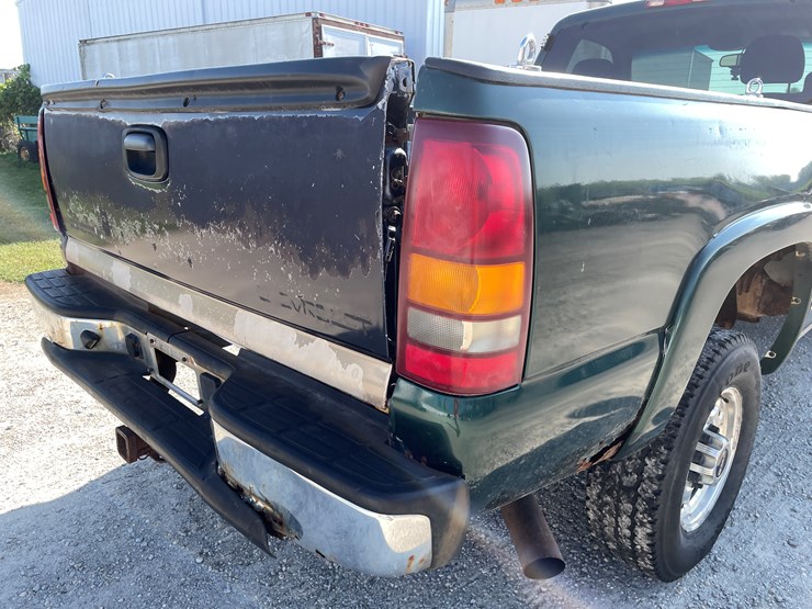 2003-gmc-2500-image-26