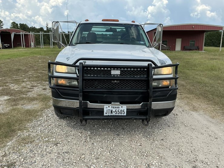 2007-chevrolet-3500-image-2