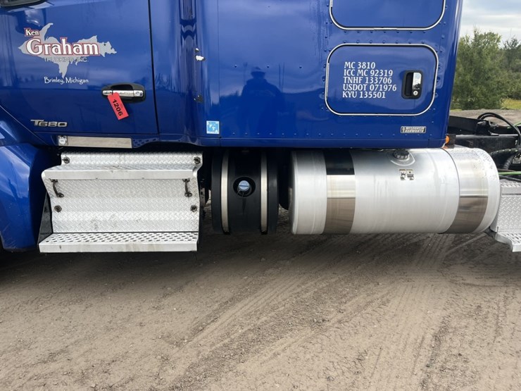 2020-kenworth-t680-image-55