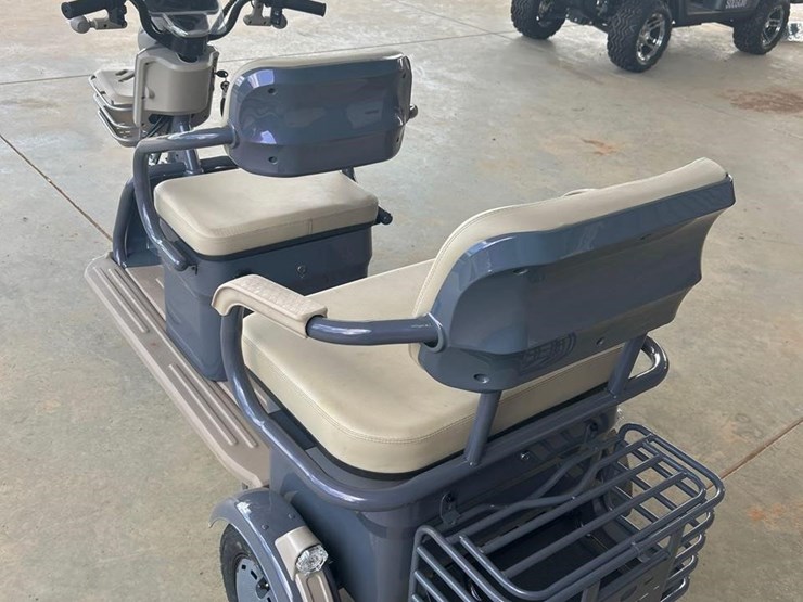 2025-irgc40-3-wheeled-mini-golf-cart-1033-image-3
