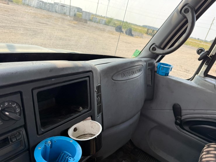 2005-international-durastar-4300-image-136
