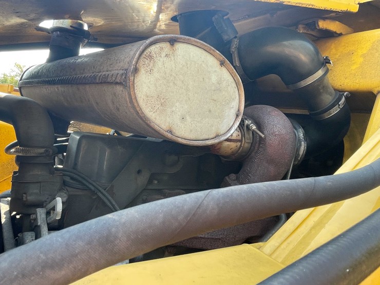 #13311-•-2001-new-holland-lb110e-backhoe-loader-image-15