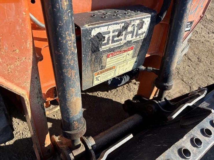 2019-gehl-r105-image-12