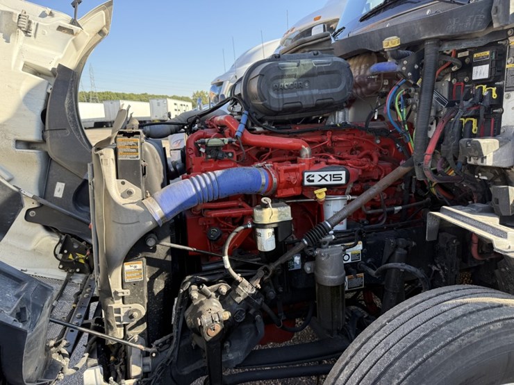 2022-peterbilt-579-image-12