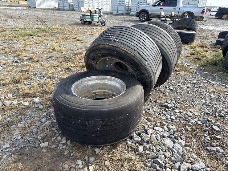 #5270-•-lot-of-(4)-445/50r22.5-tires-w/-rims-image-4