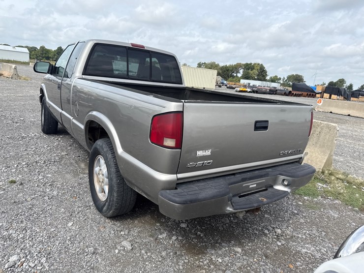 2001-chevrolet-s10-image-4