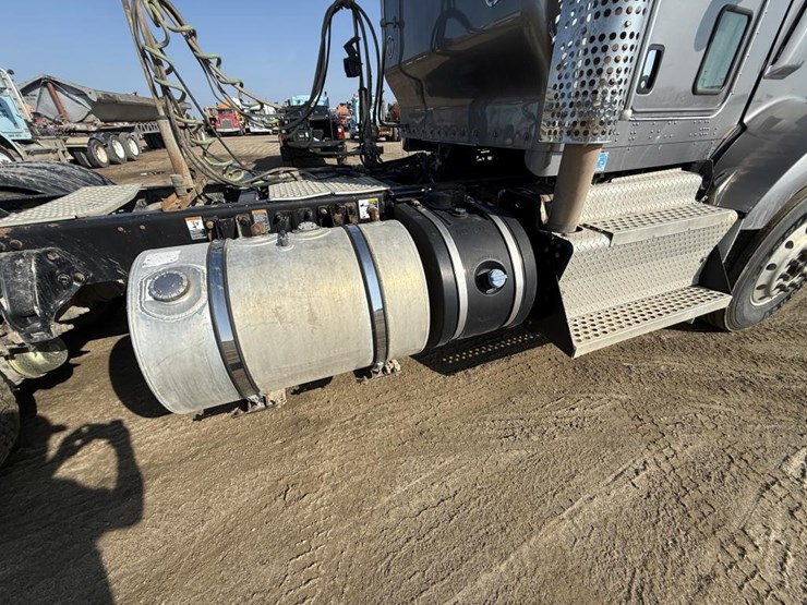 2013-kenworth-t800-image-13