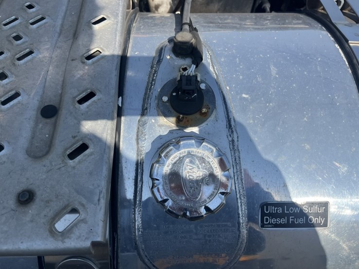#1247-•-2015-mack-cxu612-day-cab-truck-tractor-image-60