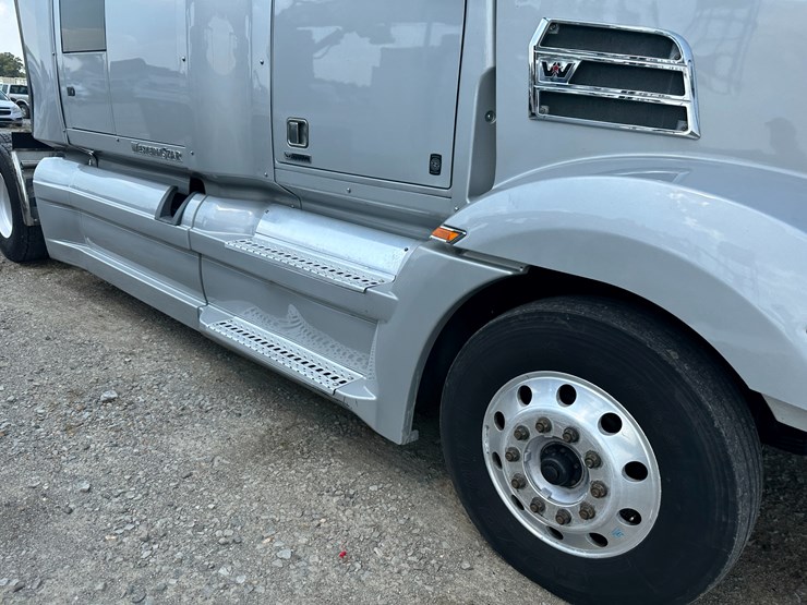 2018-western-star-5700-image-41