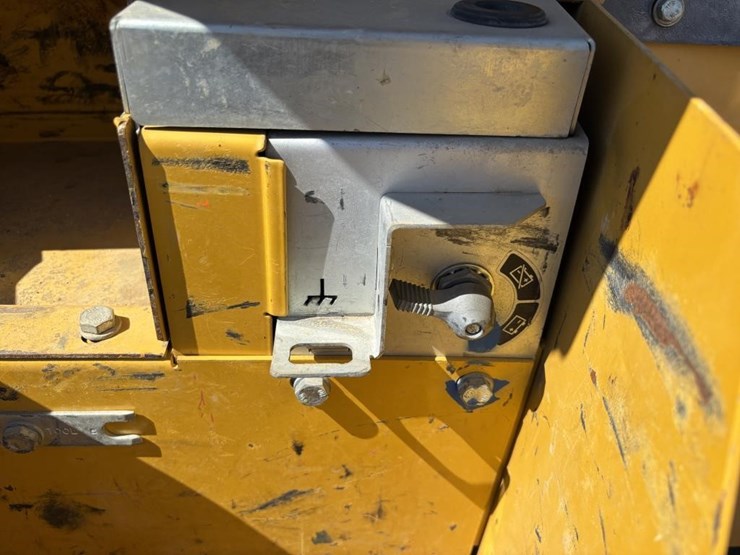 2019-deere-310l-ep-image-49