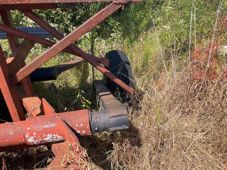 #24158-•-hula-mfg-levee-squeeze-w/seeder-image-13