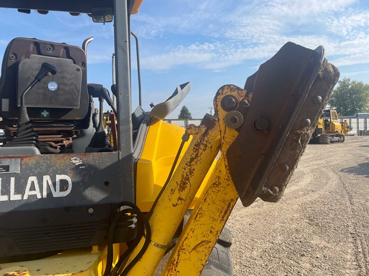 2002-new-holland-lb75b-image-24