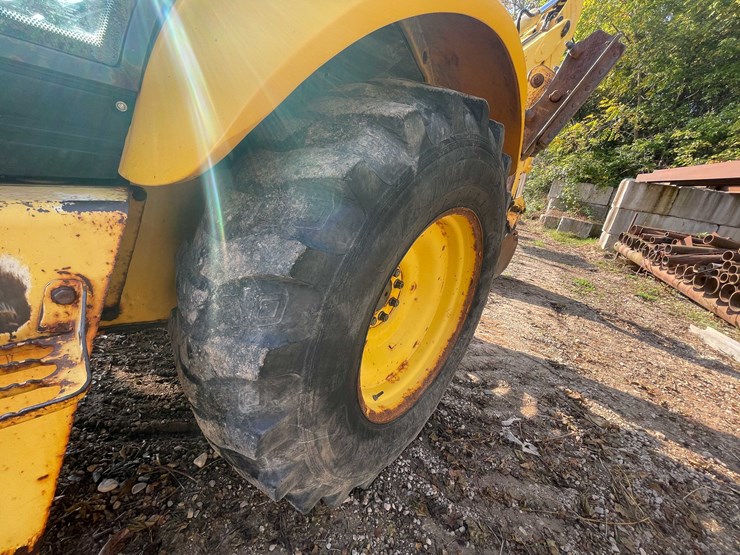 #13311-•-2001-new-holland-lb110e-backhoe-loader-image-17