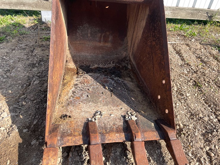 #13397-•-new-holland-bucket-image-11