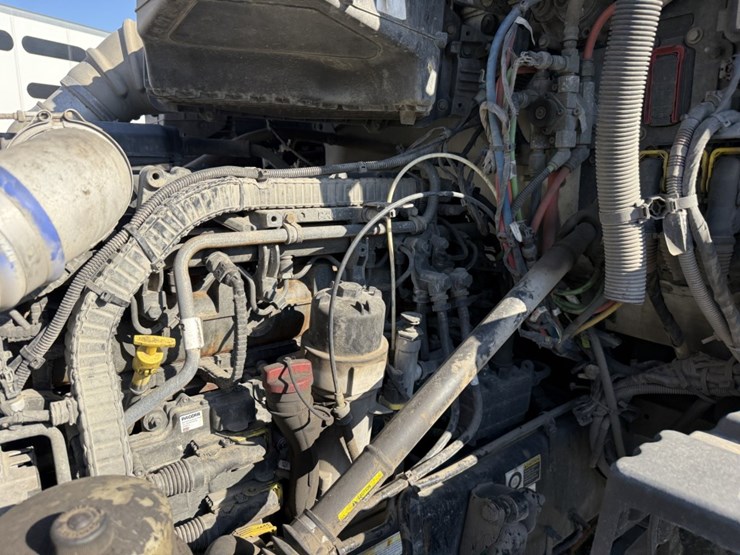 2020-peterbilt-579-image-14