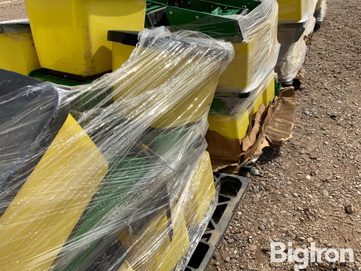 john-deere-planter-boxes-image-17