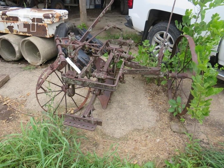 john-deere-11-image-1