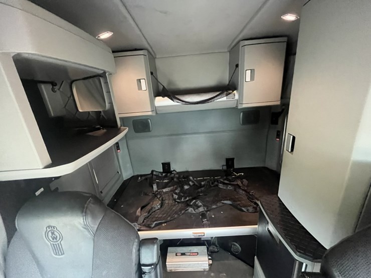 2020-kenworth-t680-image-87
