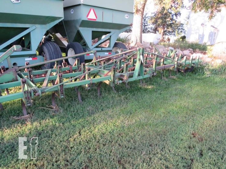 john-deere-100-image-1