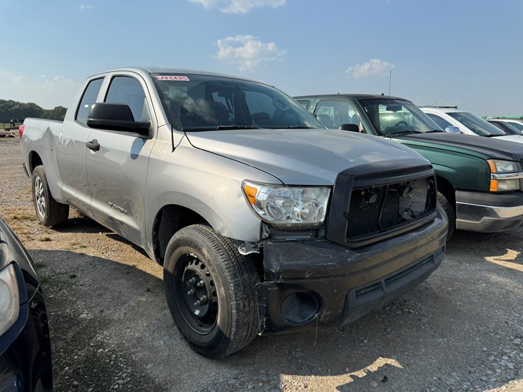 2011-toyota-tundra-image-3