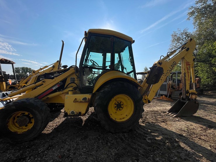 #13311-•-2001-new-holland-lb110e-backhoe-loader-image-4
