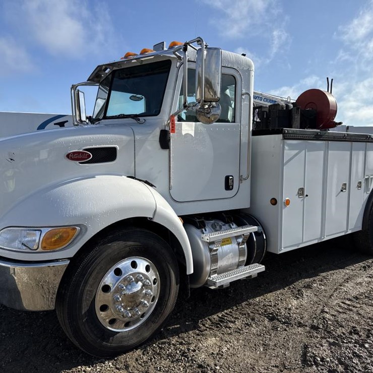 2017 PETERBILT 337