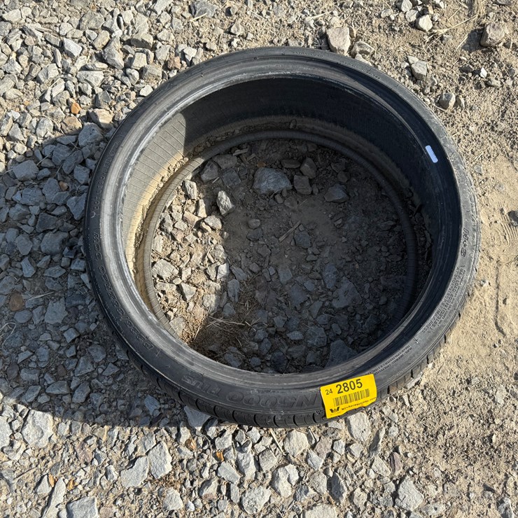 #2805 • Nexen 225/35R20 Tire -INV#2805 Inv# 2805 Inv#: 2805