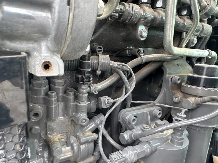 2022-massey-ferguson-4710-image-9