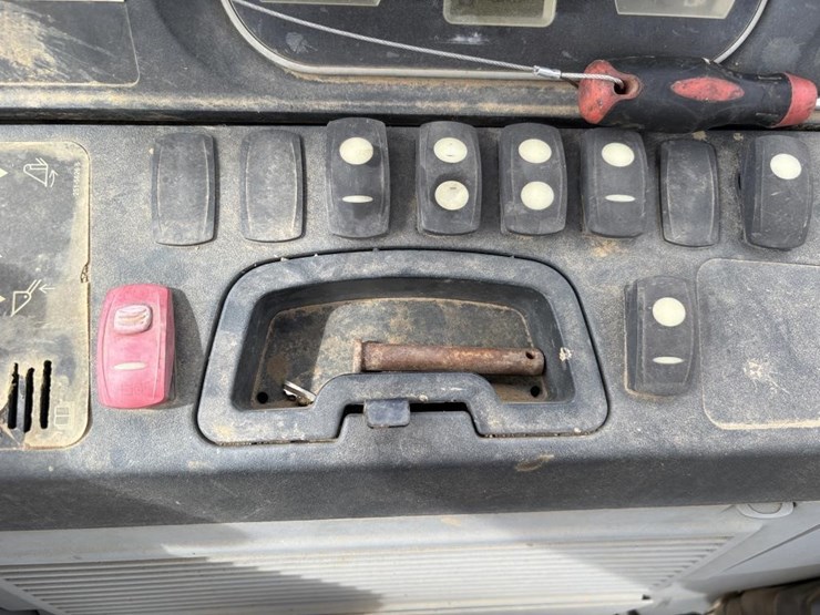 2013-caterpillar-420f-image-46