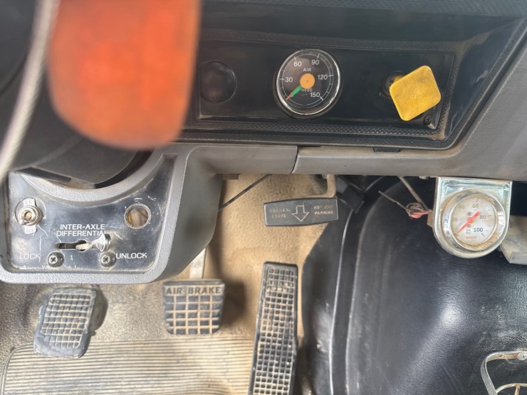 1996-ford-ft900-image-55