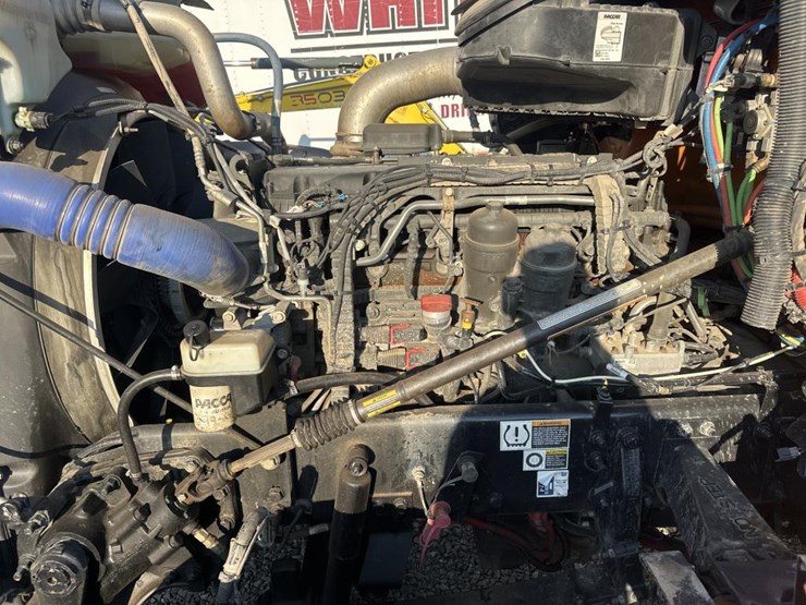 2023-kenworth-w990-image-40