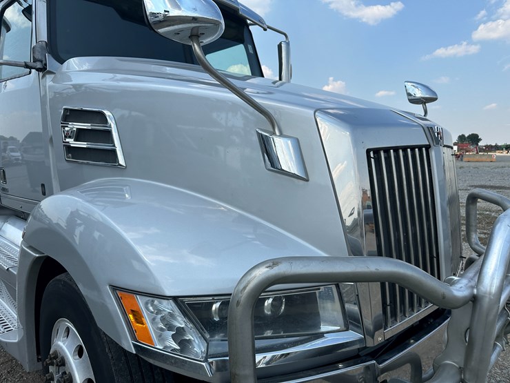 2018-western-star-5700-image-39