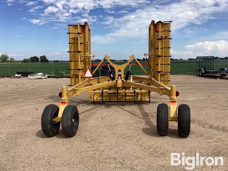 2022-schmeiser-svt24r-24'-varitrak-folding-3-pt-land-leveler-image-6