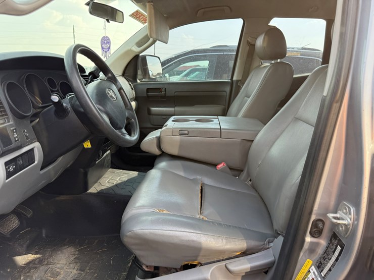 2011-toyota-tundra-image-24