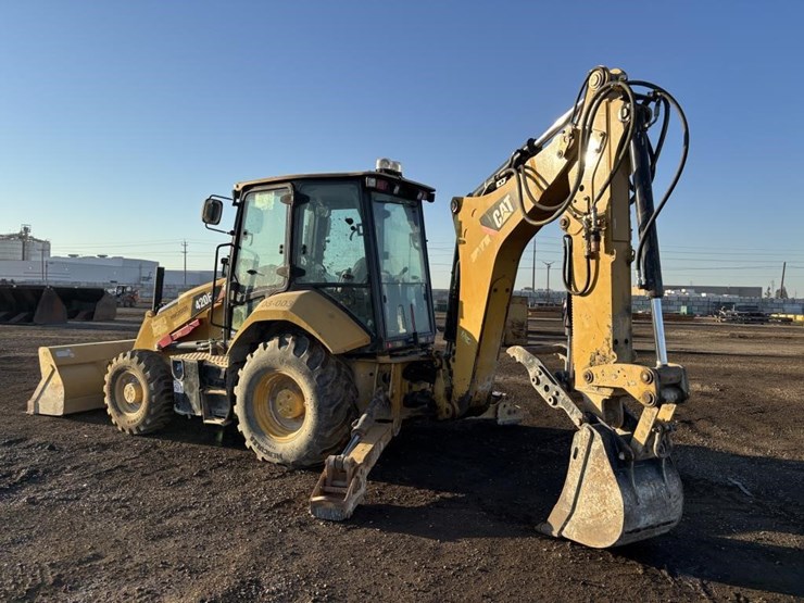 2015-caterpillar-420f2-image-4