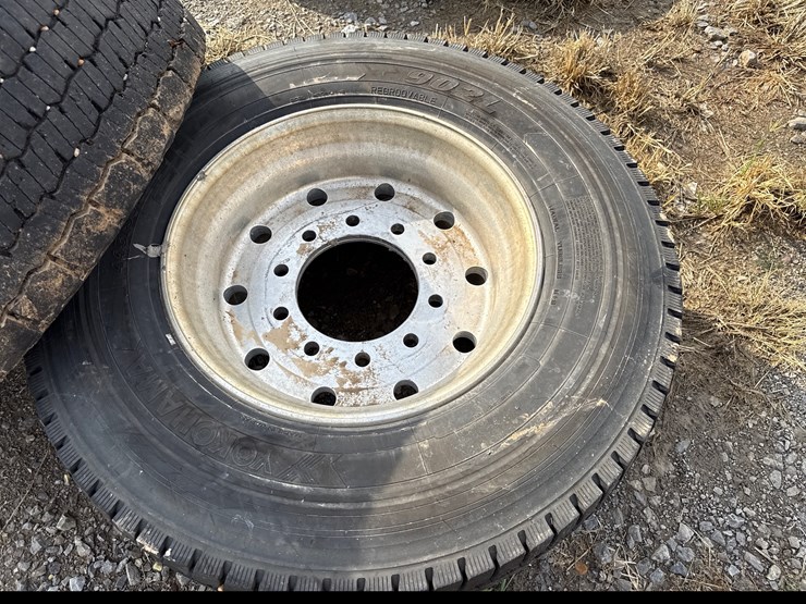 #5271-•-lot-of-(2)-445/50r22.5-tires-w/-rims-image-6
