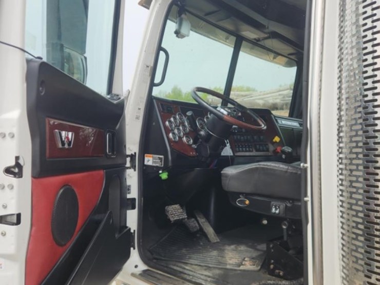 2019-western-star-4900sf-image-54