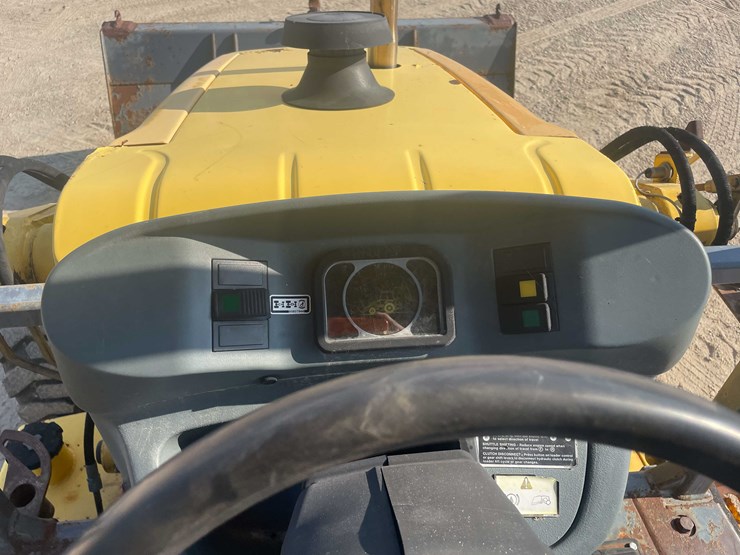 #13315-•-2003-lb110-backhoe-loader-image-65