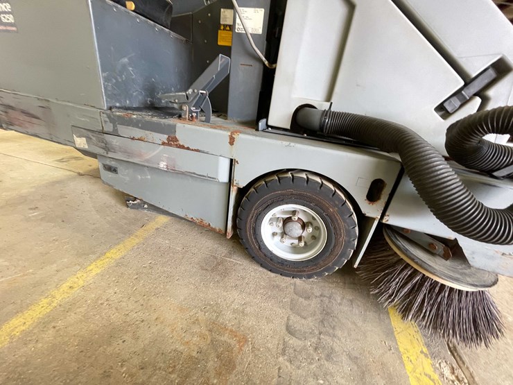 #13380-•-advanced-6250-floor-sweeper-image-36